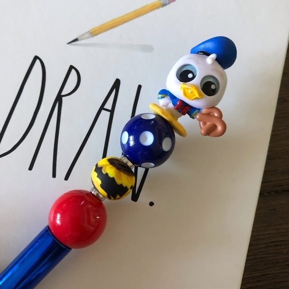 Disney Doorables: Mickey Mouse & Friends: Donald Duck handmade beaded pen - Picture 1 of 2